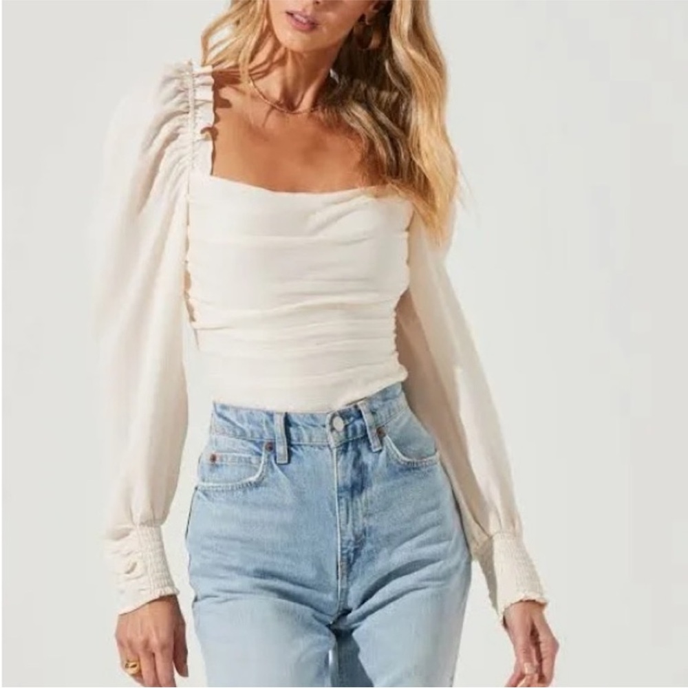 Puff sleeve square neck top